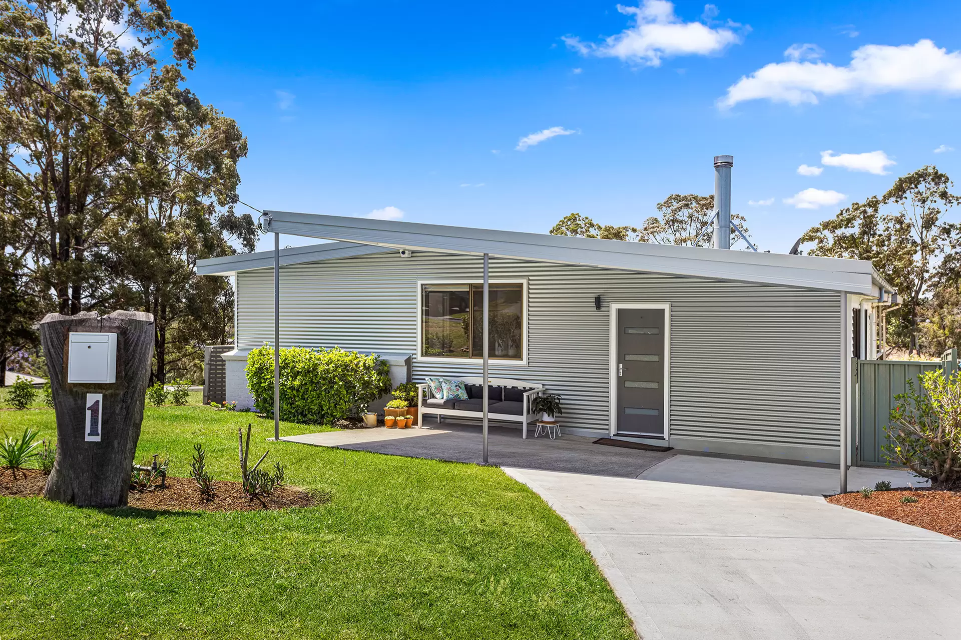 1 Gerard Avenue, Farmborough Heights Sold by Laurence Morgan Real Estate - image 1
