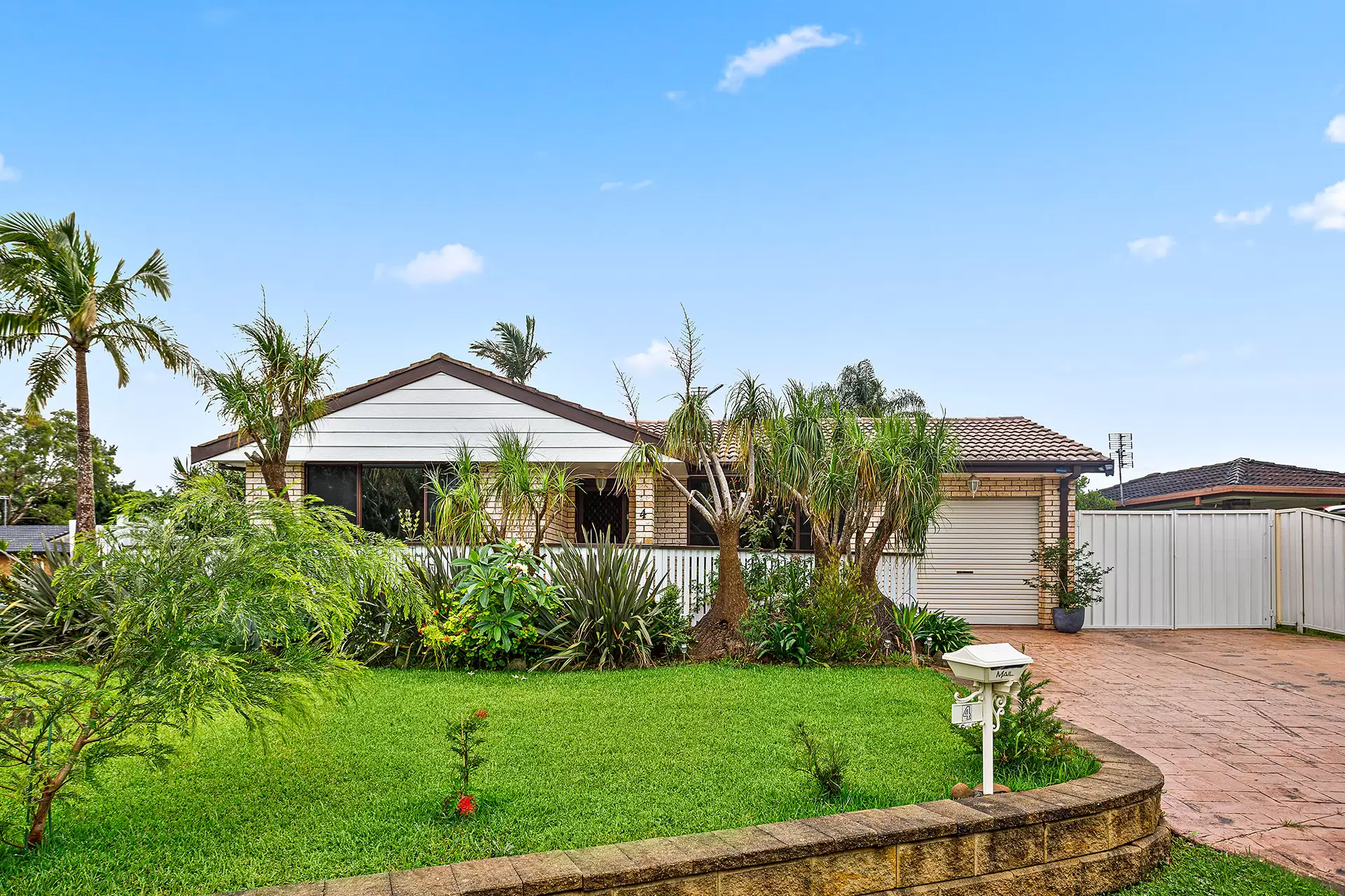 4 Coachwood Drive, Albion Park Rail Sold by Laurence Morgan Real Estate - image 1