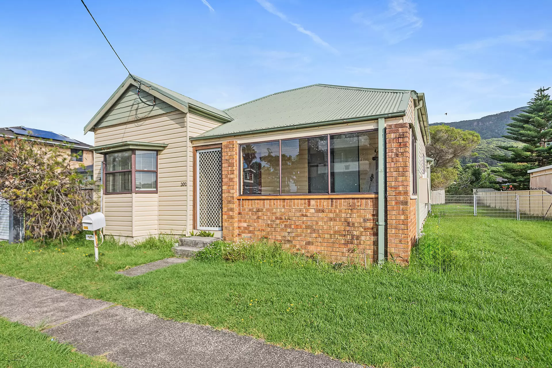 202 Lawrence Hargrave Drive, Thirroul Sold by Laurence Morgan Real Estate - image 1