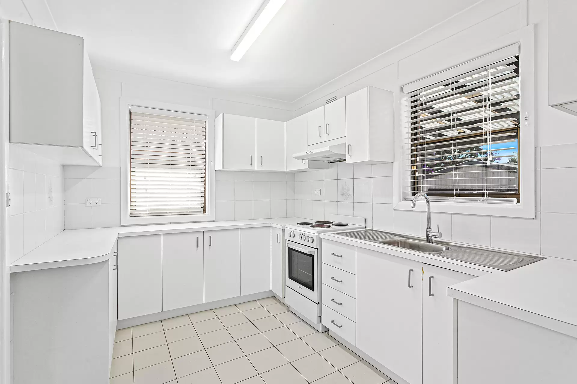 43 Girraween Avenue, Lake Illawarra Sold by Laurence Morgan Real Estate - image 2