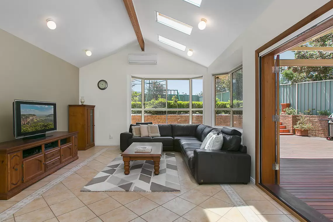 6 Seabreeze Place, Thirroul Sold by Laurence Morgan Real Estate - image 4