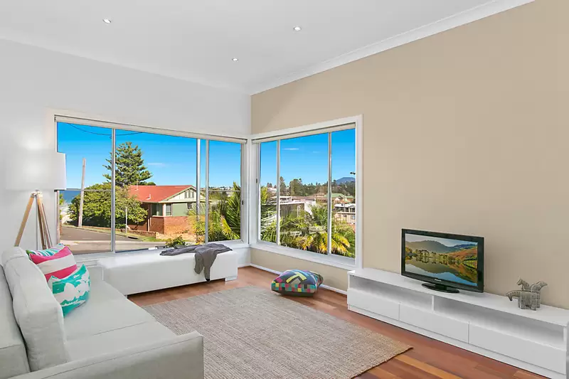 174 Lawrence Hargrave Drive, Thirroul Sold by Laurence Morgan Real Estate - image 2