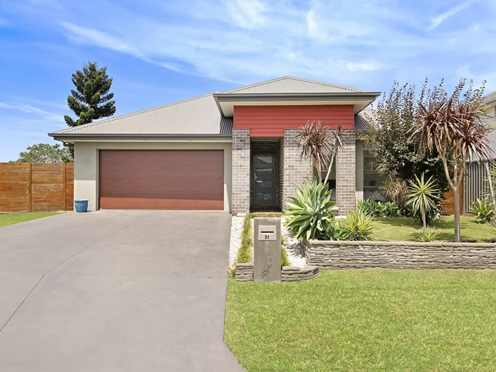 21 Johnston Avenue, Haywards Bay Sold by Laurence Morgan Real Estate - image 1