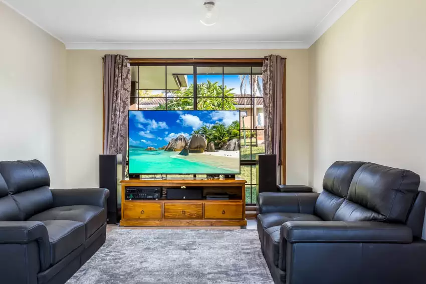 16 Throsby Avenue, Horsley Sold by Laurence Morgan Real Estate - image 3