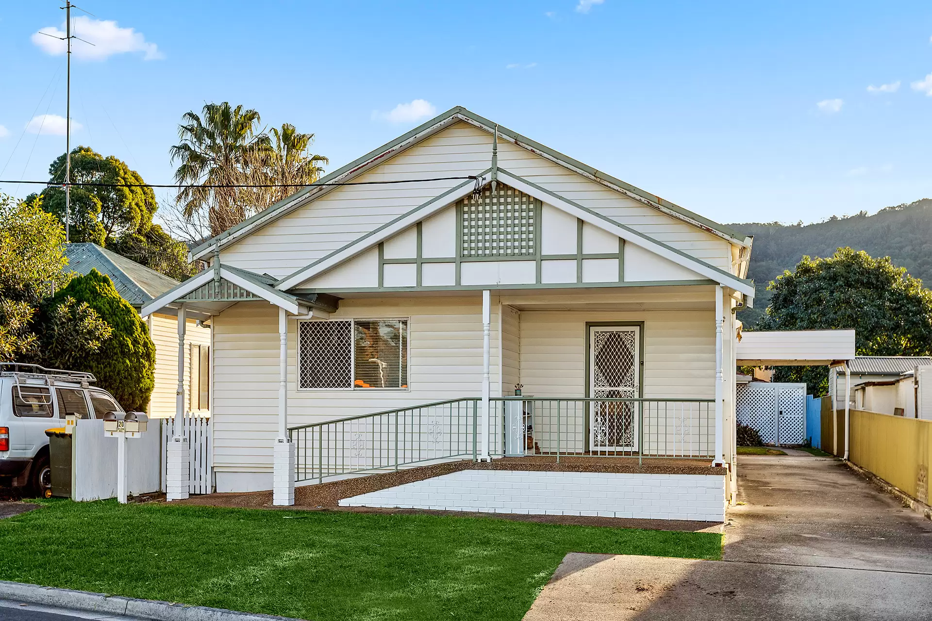 20 Railway Parade, Thirroul Sold by Laurence Morgan Real Estate - image 1