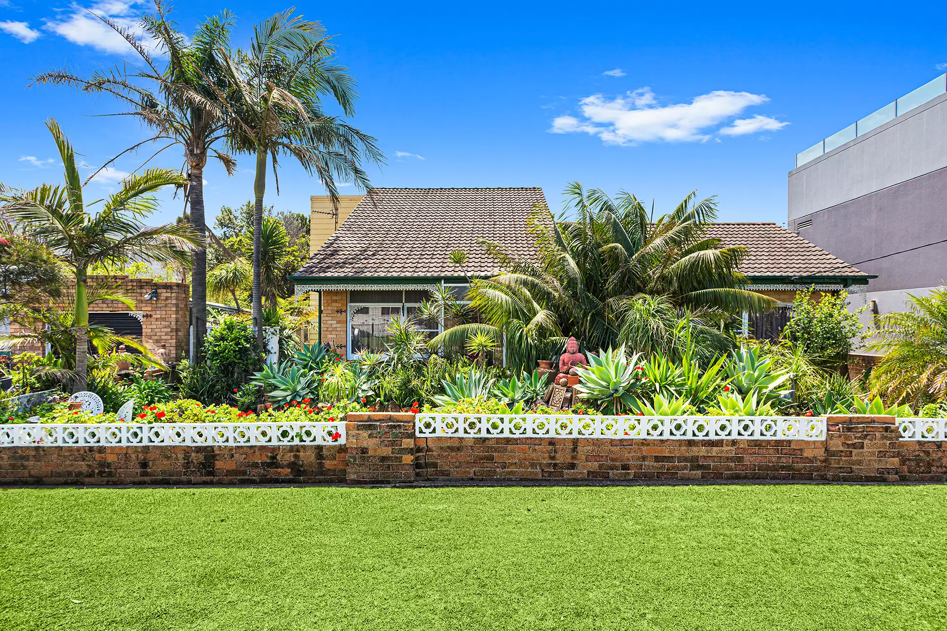 1 Surfers Parade, Thirroul Sold by Laurence Morgan Real Estate - image 1