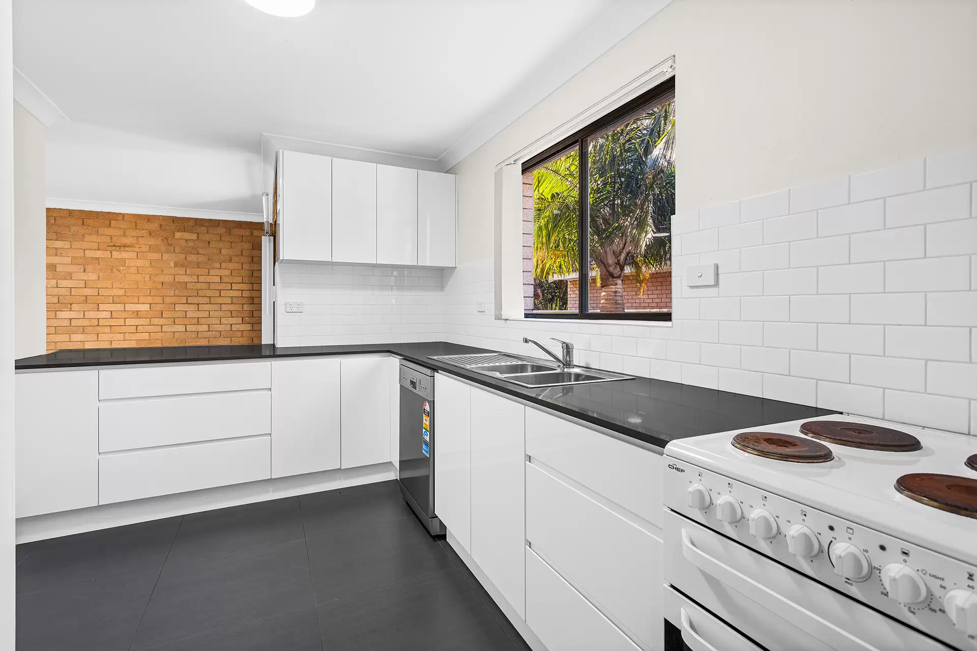 4/9-11 Cochrane Road, Thirroul Sold by Laurence Morgan Real Estate - image 4
