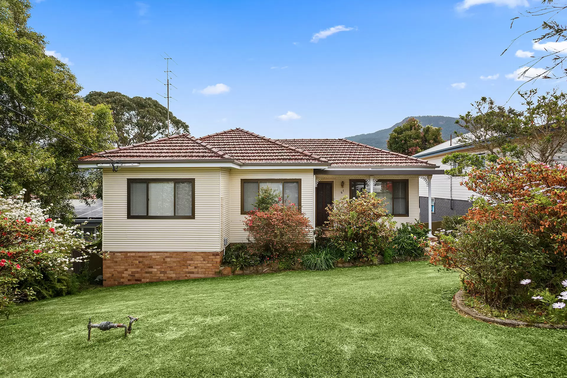 61 Angel Street, Corrimal Sold by Laurence Morgan Real Estate - image 1