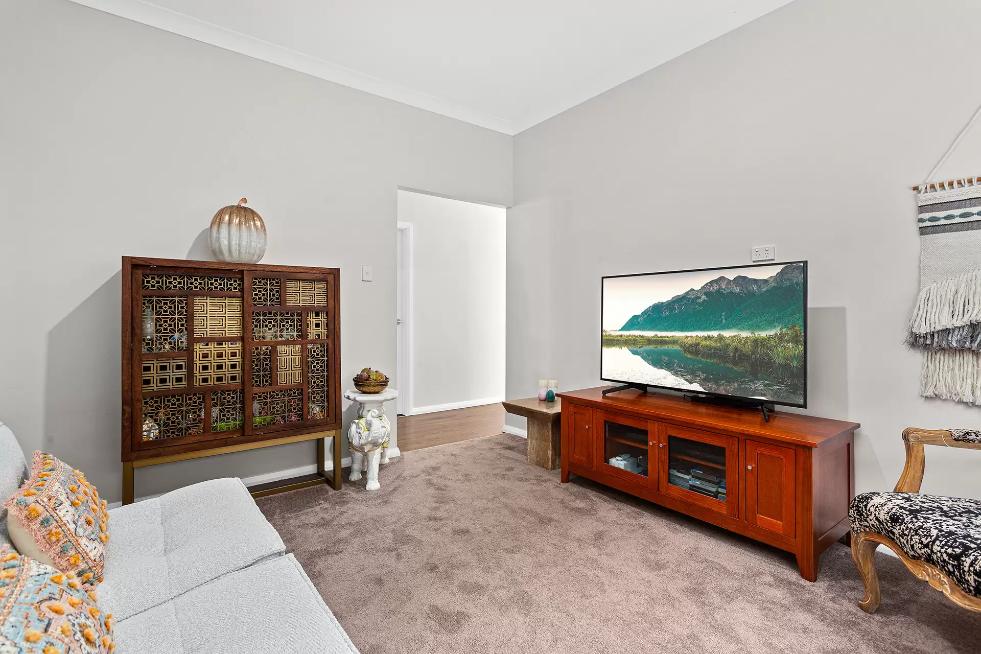 5 Crystal Avenue, Horsley Sold by Laurence Morgan Real Estate - image 4