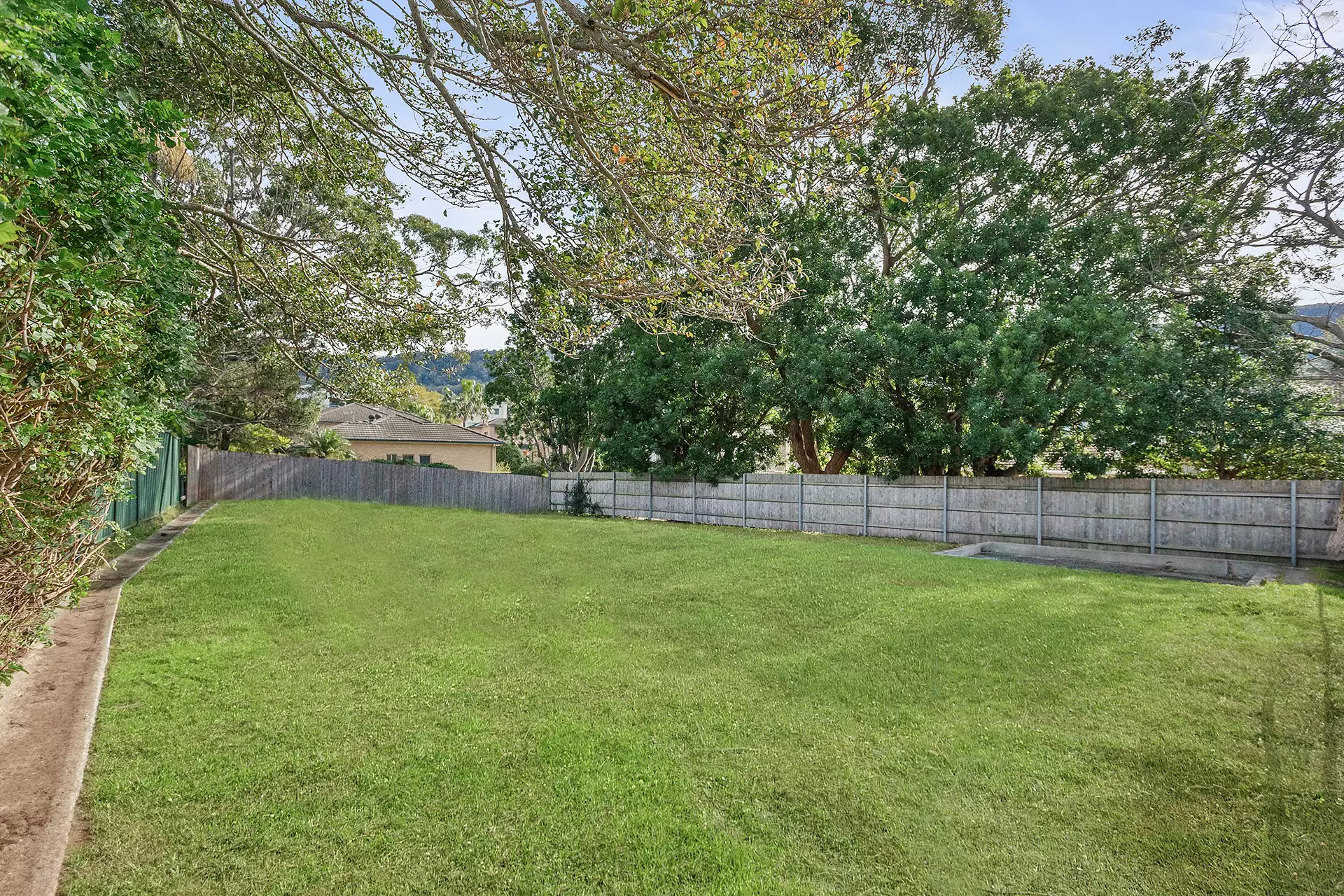 16a Raymond Road, Thirroul Sold by Laurence Morgan Real Estate - image 1