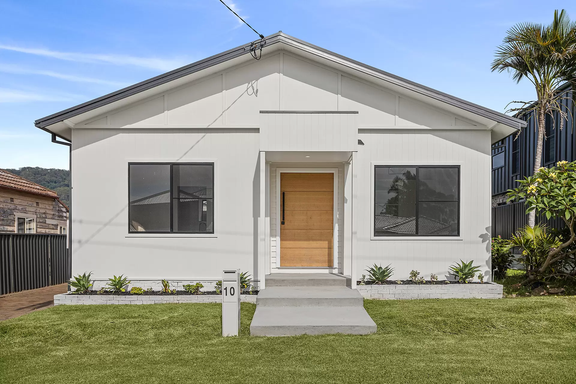 10 John Street, Woonona Sold by Laurence Morgan Real Estate - image 1