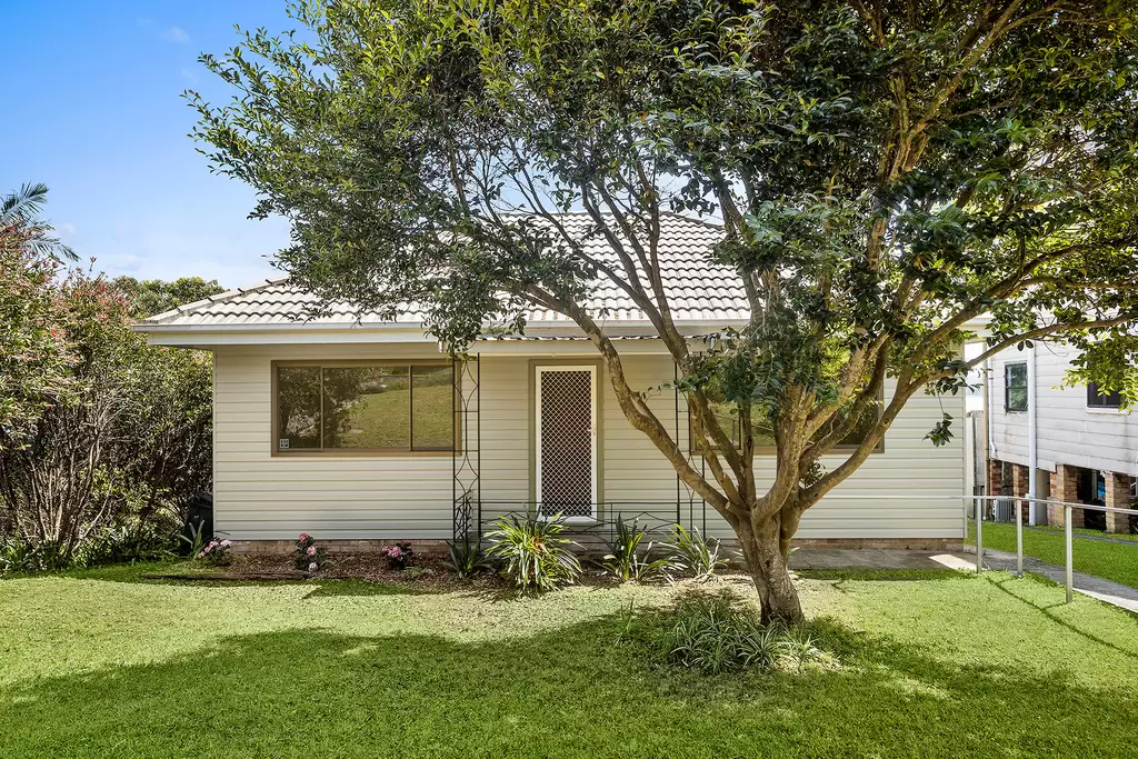 164 Lakeview Parade, Primbee Sold by Laurence Morgan Real Estate