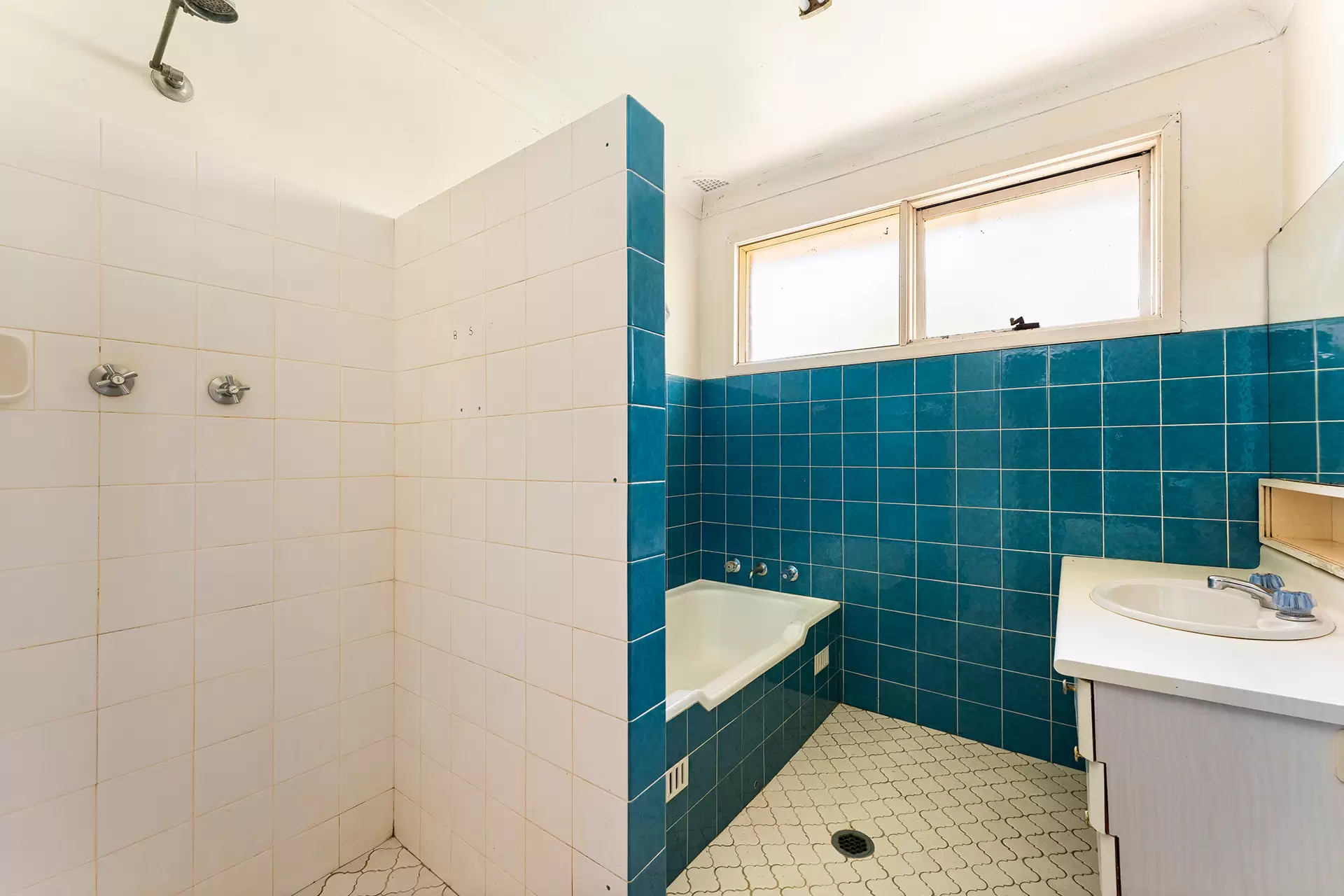 56 Stephen Drive, Woonona Sold by Laurence Morgan Real Estate - image 9