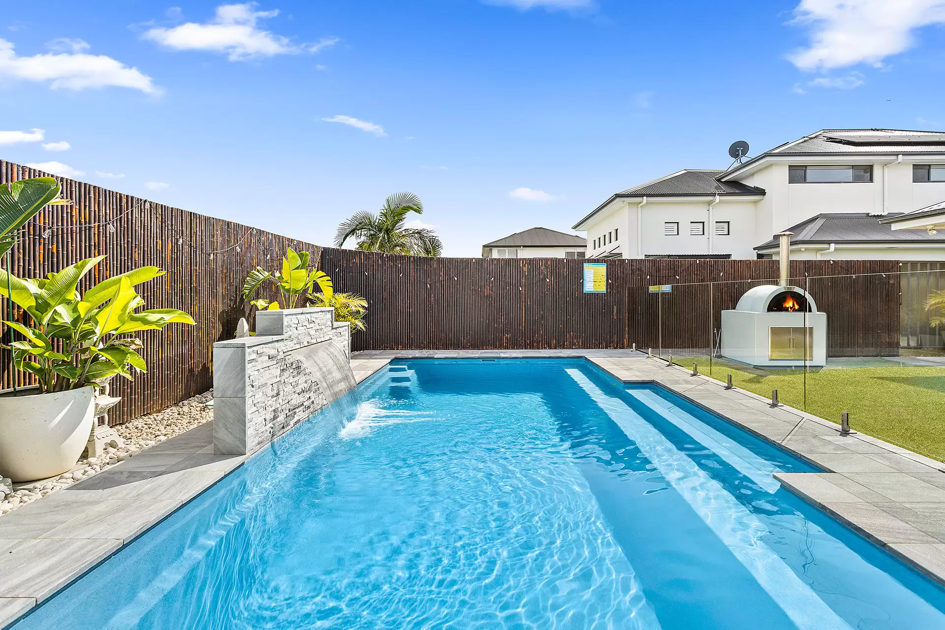 78 Haywards Bay Drive, Haywards Bay Sold by Laurence Morgan Real Estate - image 2