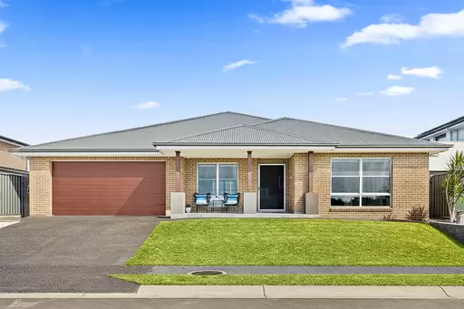 78 Haywards Bay Drive, Haywards Bay Sold by Laurence Morgan Real Estate