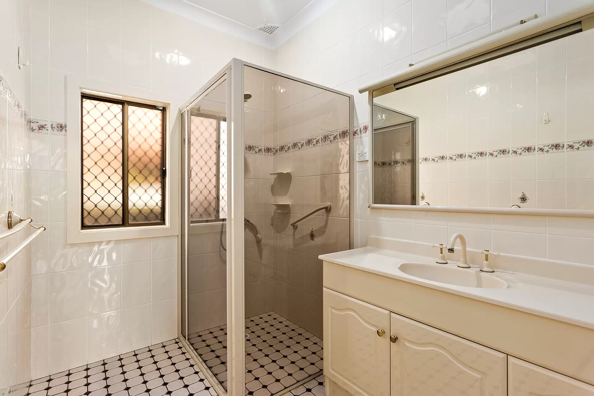 57 Gladstone Street, Bellambi For Sale by Laurence Morgan Real Estate - image 9